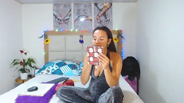 Snapshot of valentina_hearts chatting on 03.17.25 valentina hearts online show from 03.17.25