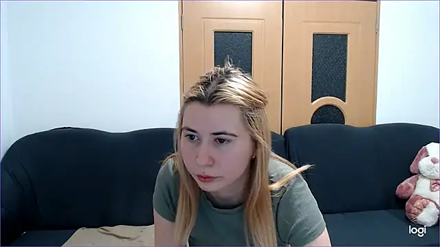 Snapshot of VioletaFlower7 chatting on 03.11.25 VioletaFlower7 online show from 03.11.25