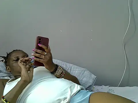 Snapshot of Hot_Caro chatting on 12.27.24 Hot Caro online show from 12.27.24