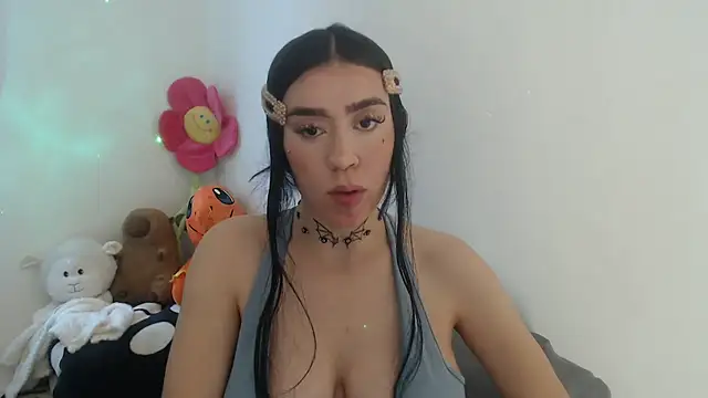 Julieta De Los Angeles online show from 04.13.26