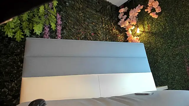 Snapshot of Novi_rosse chatting on 02.14.25 Novi rosse online show from 02.14.25