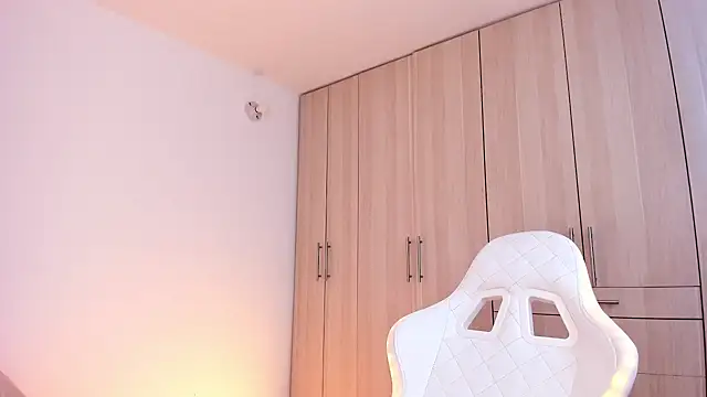 Snapshot of liaqueen610 chatting on 12.19.24 liaqueen610 online show from 12.19.24