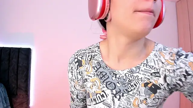 Snapshot of liaqueen610 chatting on 01.18.25 liaqueen610 online show from 01.18.25