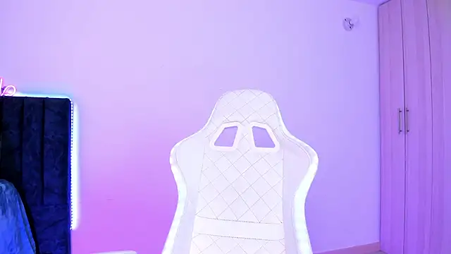 Snapshot of liaqueen610 chatting on 02.26.25 liaqueen610 online show from 02.26.25