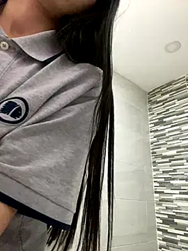 Snapshot of liaqueen610 chatting on 09.15.25 liaqueen610 online show from 09.15.25