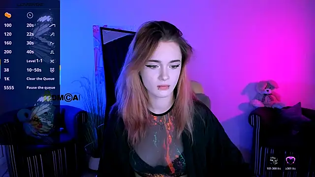 Snapshot of liana_kisses chatting on 10.18.25 liana kisses online show from 10.18.25