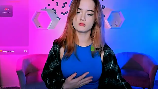 Snapshot of liana_kisses chatting on 11.21.25 liana kisses online show from 11.21.25