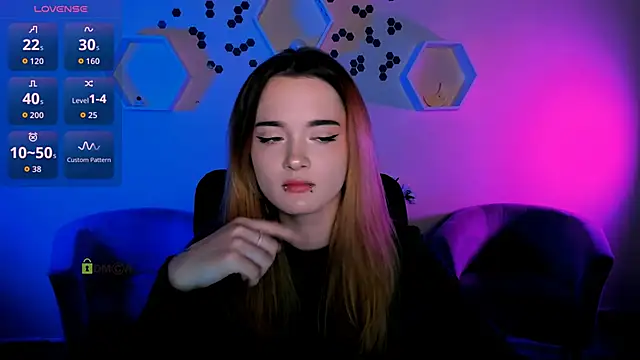 Snapshot of liana_kisses chatting on 11.28.25 liana kisses online show from 11.28.25