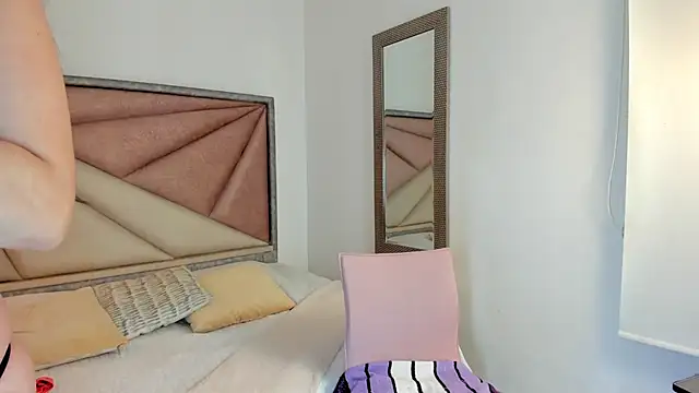 BarbaraKnox  online show from 11.22.25