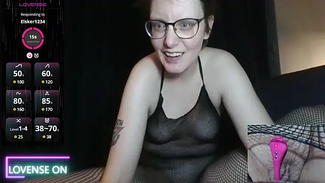 Snapshot of PernillaGirl chatting on 01.22.25 PernillaGirl online show from 01.22.25