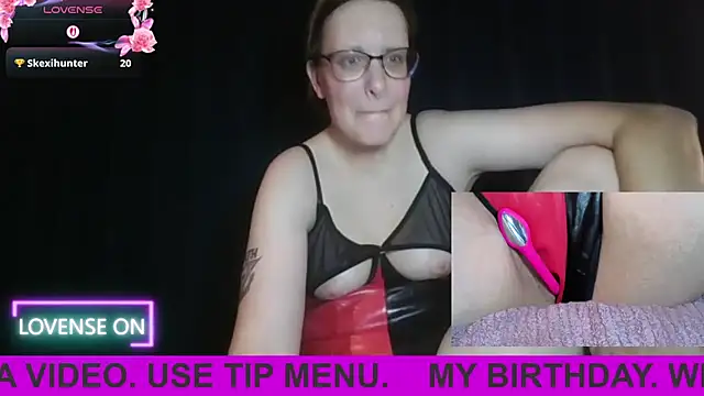 Snapshot of PernillaGirl chatting on 09.10.25 PernillaGirl online show from 09.10.25