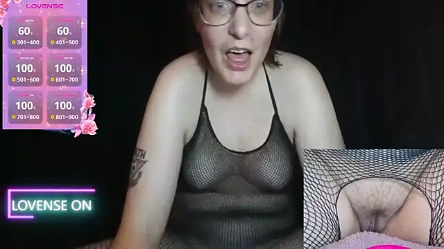 Snapshot of PernillaGirl chatting on 10.15.25 PernillaGirl online show from 10.15.25