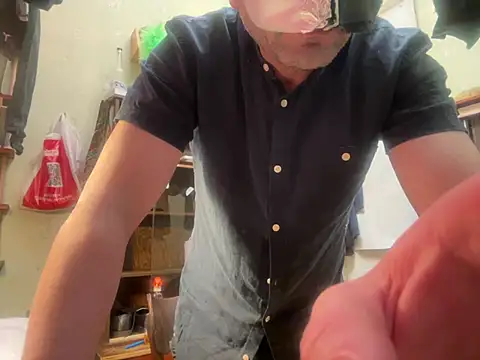 Snapshot of Ariel_Ari chatting on 02.25.25 Ariel Ari online show from 02.25.25