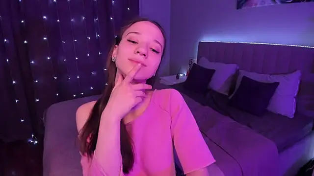 Snapshot of StaceySunny chatting on 12.18.24 StaceySunny online show from 12.18.24