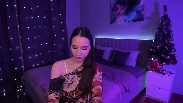 Snapshot of StaceySunny chatting on 12.21.24 StaceySunny online show from 12.21.24