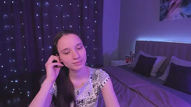 Snapshot of StaceySunny chatting on 02.25.25 StaceySunny online show from 02.25.25