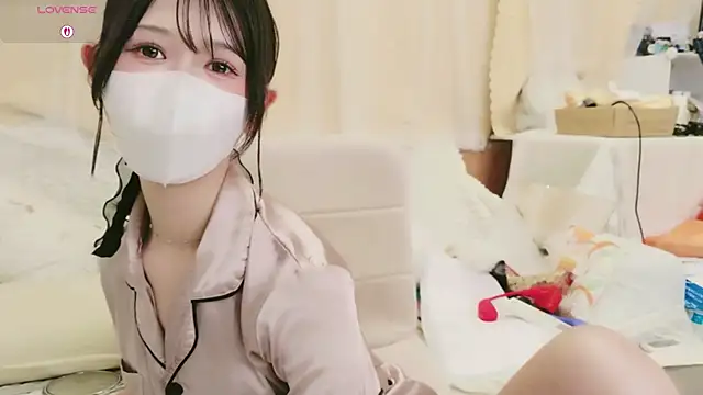 Snapshot of Conatsu chatting on 05.28.26 Conatsu online show from 05.28.26