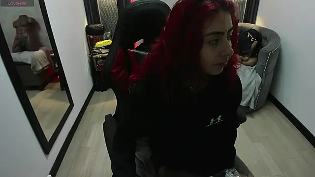 selene red  online show from 03.06.25