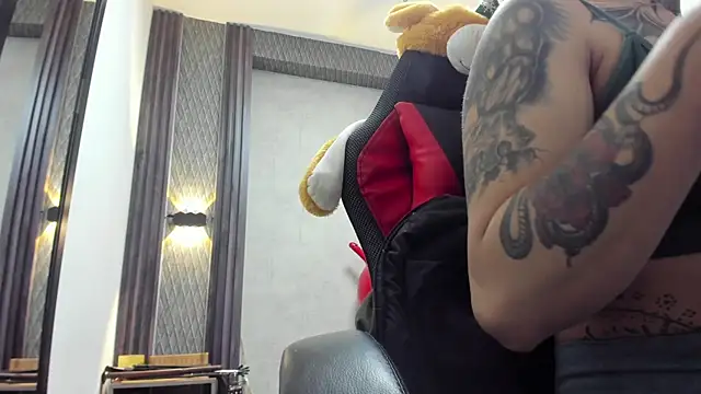 selene red  online show from 04.03.26