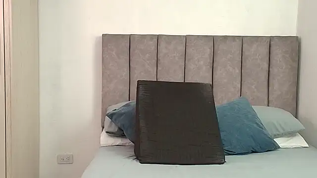 karina lewis  online show from 07.04.26