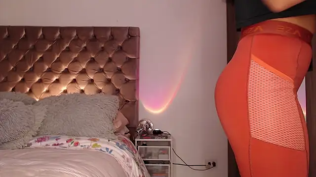 Roussmariehenao online show from 04.16.26