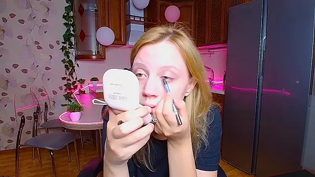 Snapshot of SexyNadi chatting on 09.18.25 SexyNadi online show from 09.18.25