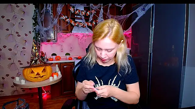 Snapshot of SexyNadi chatting on 10.30.25 SexyNadi online show from 10.30.25