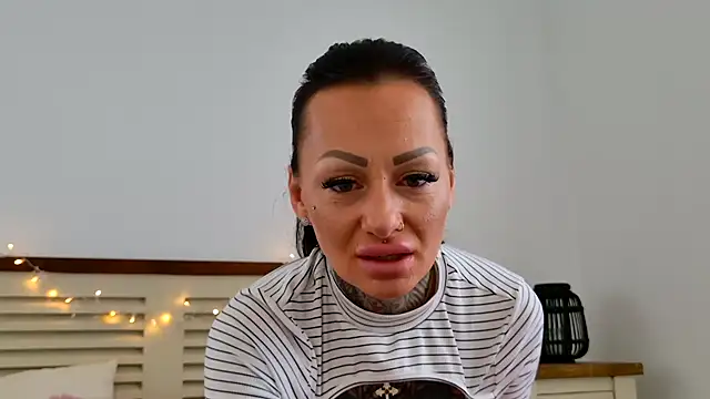 Mia-Roux online show from 01.17.26