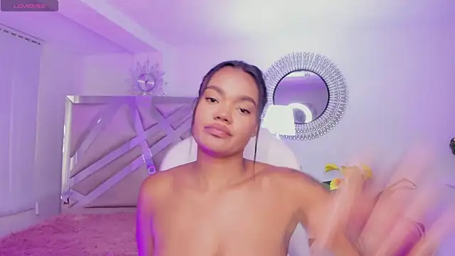 Snapshot of madisson_davon chatting on 12.17.24 madisson davon online show from 12.17.24