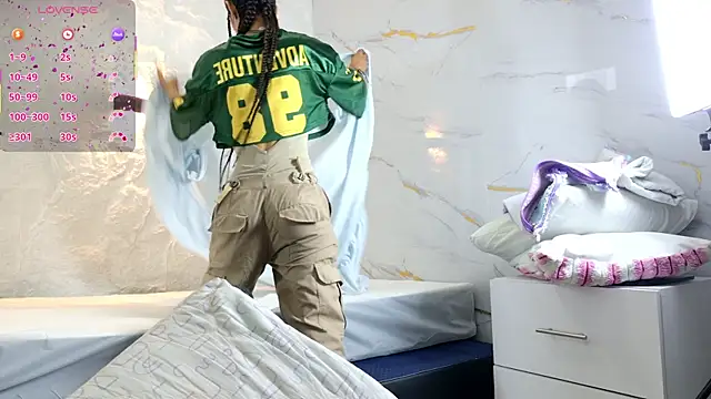 zorravioletta1 online show from 12.18.25