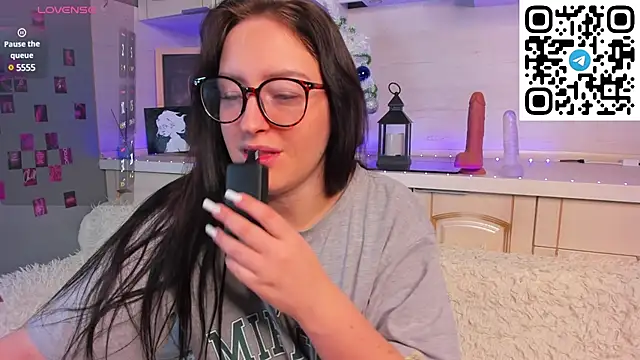 Snapshot of Kruela_Eva chatting on 01.23.25 Kruela Eva online show from 01.23.25