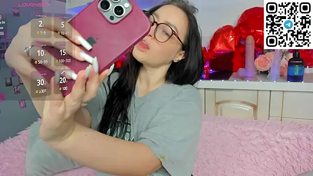 Snapshot of Kruela_Eva chatting on 02.15.25 Kruela Eva online show from 02.15.25