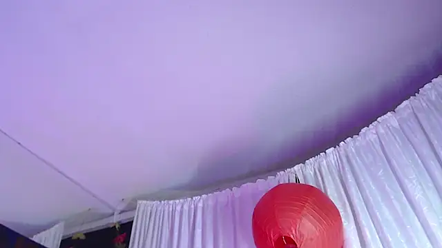 Snapshot of cherry_chel chatting on 12.18.24 cherry chel online show from 12.18.24