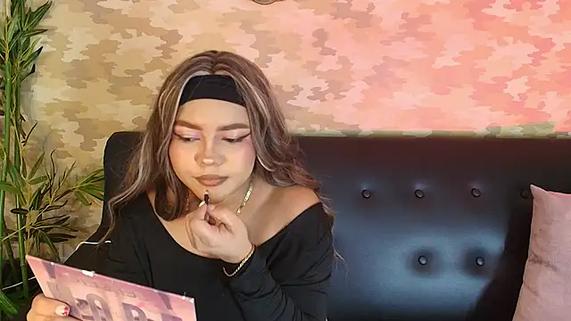 Snapshot of cherry_chel chatting on 03.08.25 cherry chel online show from 03.08.25