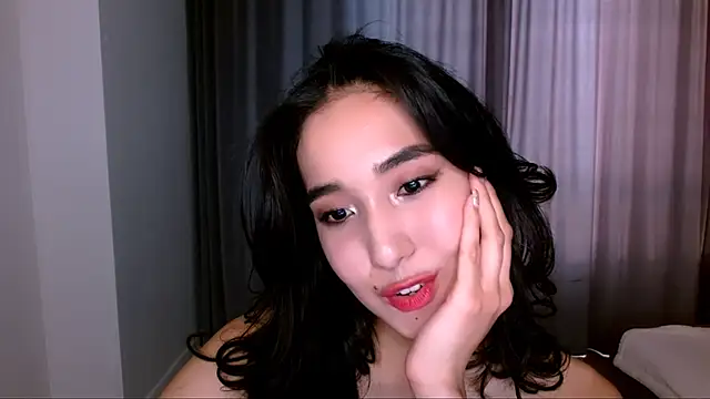 Snapshot of Li_noen chatting on 12.11.24 Li noen online show from 12.11.24