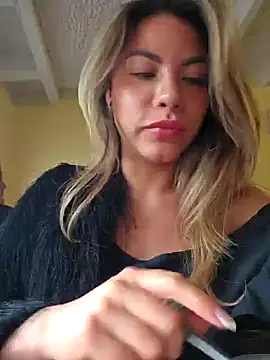 Snapshot of Karen_San_Miguel chatting on 10.25.25 Karen San Miguel online show from 10.25.25