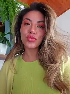 Snapshot of Karen_San_Miguel chatting on 11.04.25 Karen San Miguel online show from 11.04.25