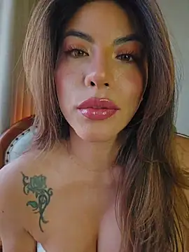 Snapshot of Karen_San_Miguel chatting on 12.15.25 Karen San Miguel online show from 12.15.25