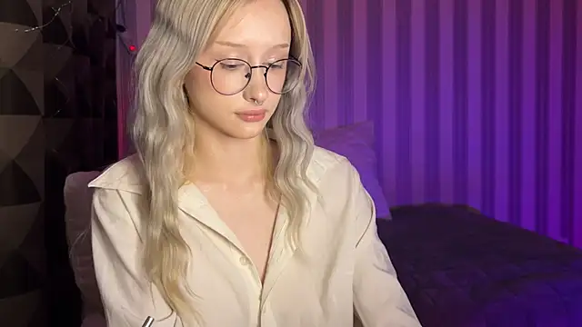 Snapshot of mayvi_cold chatting on 01.18.25 mayvi cold online show from 01.18.25