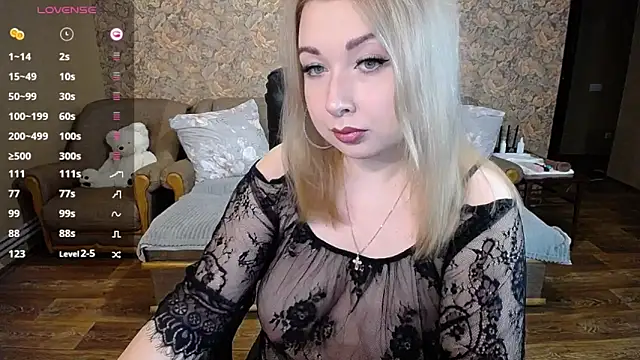 Snapshot of Your_oxygen chatting on 12.03.25 Your oxygen online show from 12.03.25