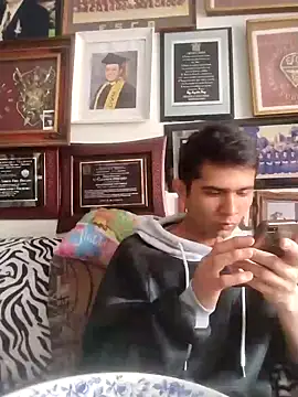 Snapshot of jperezofficial1 chatting on 12.12.24 jperezofficial1 online show from 12.12.24