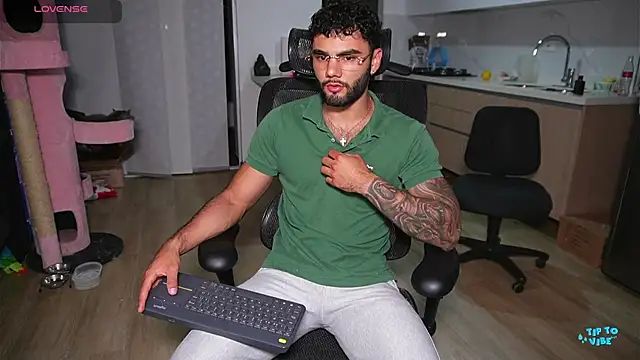 Derek w online show from 12.19.24