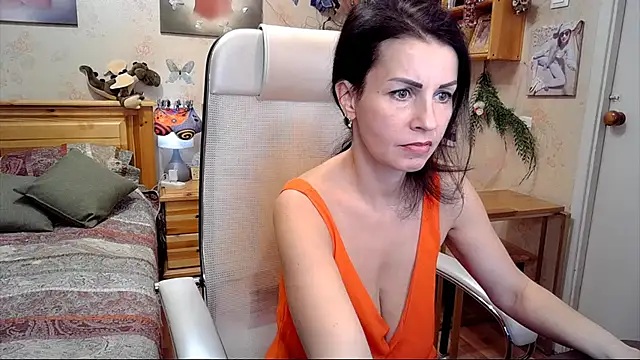 Snapshot of Kendra_Mom chatting on 02.22.25 Kendra Mom online show from 02.22.25