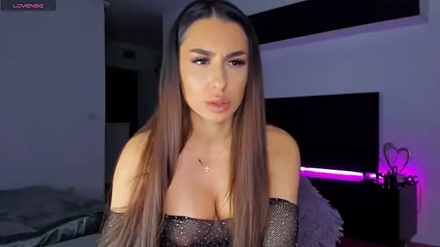 Snapshot of K_chic chatting on 03.21.25 K chic online show from 03.21.25