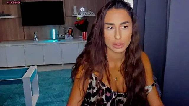 Snapshot of K_chic chatting on 09.10.25 K chic online show from 09.10.25