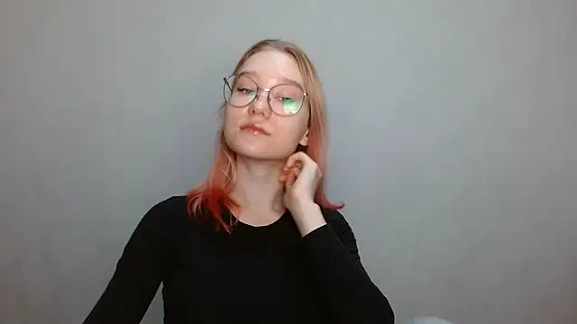 Snapshot of cindi_hot chatting on 12.15.24 cindi hot online show from 12.15.24