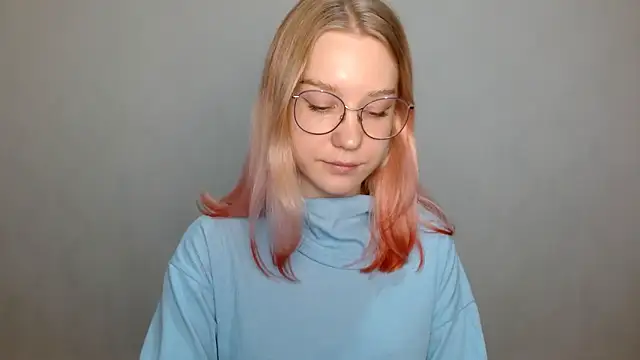 Snapshot of cindi_hot chatting on 12.20.24 cindi hot online show from 12.20.24