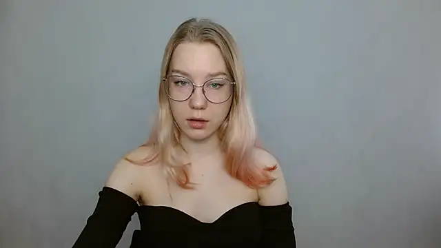 Snapshot of cindi_hot chatting on 01.14.25 cindi hot online show from 01.14.25