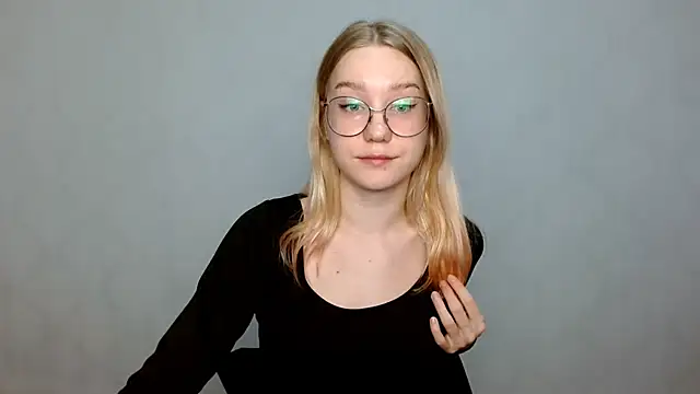 Snapshot of cindi_hot chatting on 02.20.25 cindi hot online show from 02.20.25