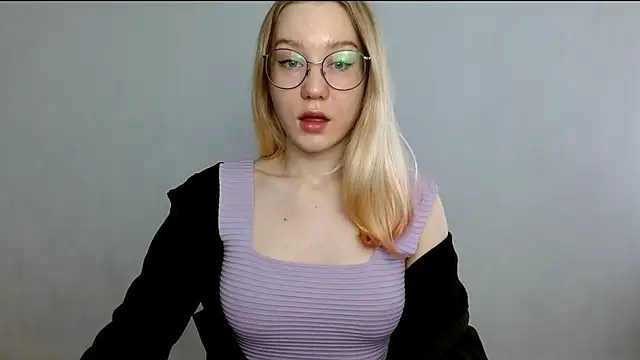 Snapshot of cindi_hot chatting on 02.22.25 cindi hot online show from 02.22.25